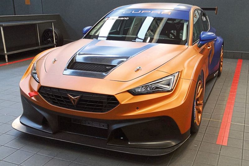 Weiter für sportliches Feeling sorgen soll der Cupra Leon Competition, der in der Rennsportserie TCR startet. (Bild: Seat)