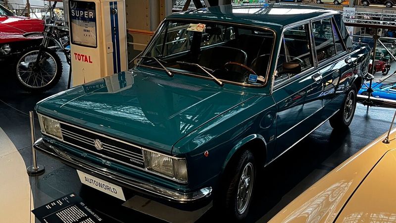 Fiat mit Frontantrieb: Die Fiat-Tochter Autobianchi verkaufte ab 1970 rund 57.000 Einheiten des Typs A111, der als fortschrittlichere Interpretation des Fiat 124 vermarktet wurde. Schließlich entwickelte Autobianchi unter der Bezeichnung 123 ein gemeinsames Projekt Auf Basis des Primula für eine viertürige Stufenhecklimousine mit Quermotor und Frontantrieb. Im Laufe der Arbeiten entschied sich Fiat jedoch, den künftigen Fiat 124 weiterhin mit Hinterradantrieb zu fertigen.  (Bild: autodrom)