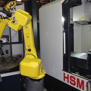 5-Achs-Simultan-Bearbeitungszentrum mit Roboter.