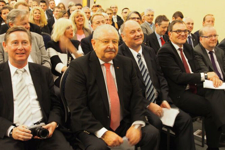 Mit ZDK-Präsident Jürgen Karpinski (2.v.l.) war auch die oberste Führung des Kfz-Gewerbes vor Ort. (Richter)