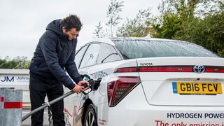 Die norddeutschen Bundesländer fordern den Aufbau einer grünen Wasserstoffwirtschaft. Bis zum Jahr 2025 könnte ausreichend Wasserstoff für rund 150.000 Fahrzeuge wie den Toyota Mirai (im Bild) vorhanden sein. (Toyota)