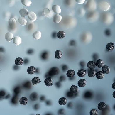 Polycarbonat-Granulat der Marke Makrolon (Symbolbild) (Bild: Covestro)