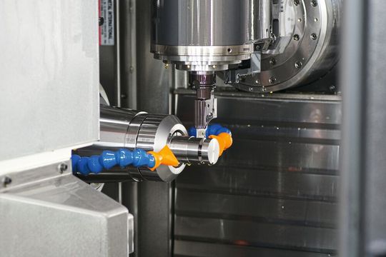 Les nouveaux tasseaux de tronçonnage développés  par Iscar pour les machines Bumotec font des prouesses particulièrement dans le titane.(Source :  MSM)