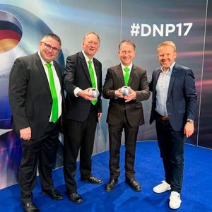 Nachdem ZF bereits im vergangenen Jahr in der Kategorie Automobilindustrie mit dem Nachhaltigkeitspreis in der Kategorie „Unternehmen“ ausgezeichnet worden war, gewann das Unternehmen diesmal im „Transformationsfeld Ressourcen“. Dieses gehört zu den prägenden Bereichen, in denen besondere Anstrengungen, mehr Innovationen und schnell skalierende Lösungen am dringendsten benötigt werden, um das Ziel einer nachhaltigen Entwicklung zu erreichen, heißt es seitens der Jury. (Bild:  ZF Group)