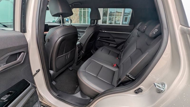 Die Rückbank bietet bequem Platz auch für größere Passagiere. (Bild: Mauritz - VCG)