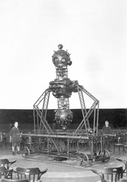 1926: Das Zeiss-Modell II aus Jena war das erste mit der Hantelform (