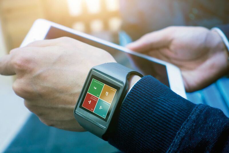The integration of wearables has become an important functionality of warehouse management systems.  (Ehrhardt + Partner)