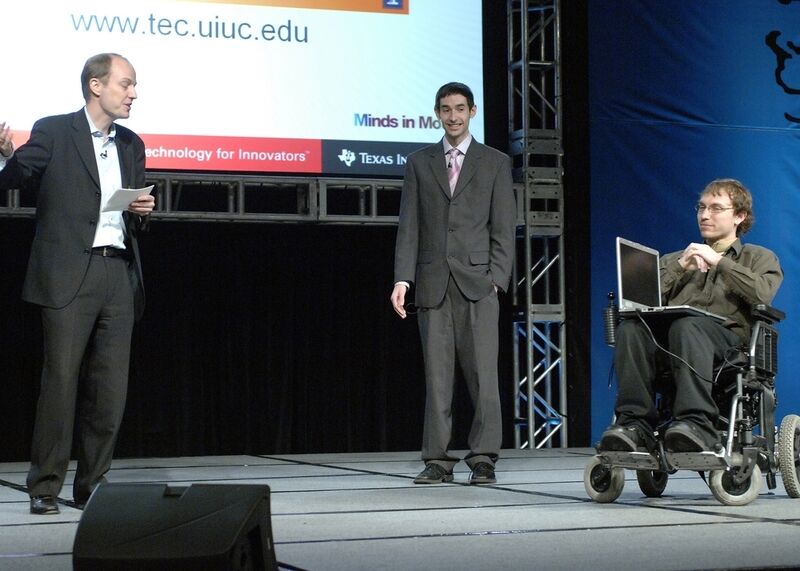 Die Gründer der Ambient Corp., Michael Callahan und Thomas Coleman (rechts), stellten einen Rollstuhl vor, der über Hirnströme gesteuert wird (Archiv: Vogel Business Media)