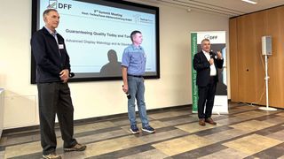 Dr. John Penczek, Präsident des ICDM, Dr. Udo Krüger, CEO von TechnoTeam, Dr. Armin Wedel, 1. Vorsitzender des DFF und Bereichsleiter am Fraunhofer-Institut für Angewandte Polymerforschung IAP (v. l. n. r.) eröffnen das 3. DFF-Summit. (Bild: DFF)