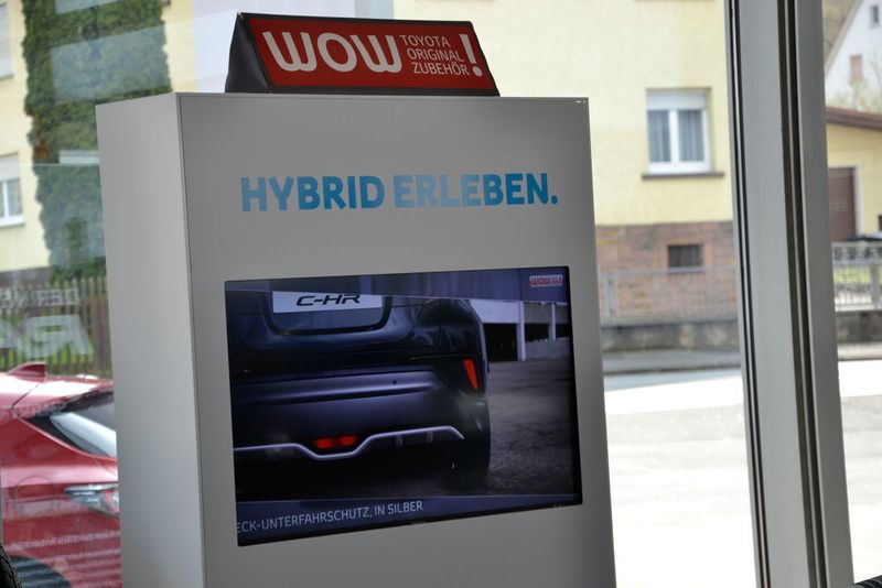 Auch im Showroom warten auf die Kunden digitale Elemente. (Mauritz/»kfz-betrieb«)