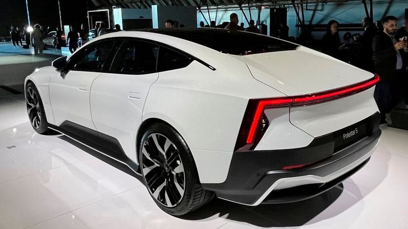 Als große Limousine ist der Polestar 5 über fünf Meter lang. (Bild: SP-X/Peter Maahn)