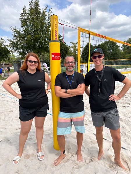 Die Schiedsrichter nehmen das Spiel ganz gelassen. (Bild: Vogel IT-Medien GmbH)