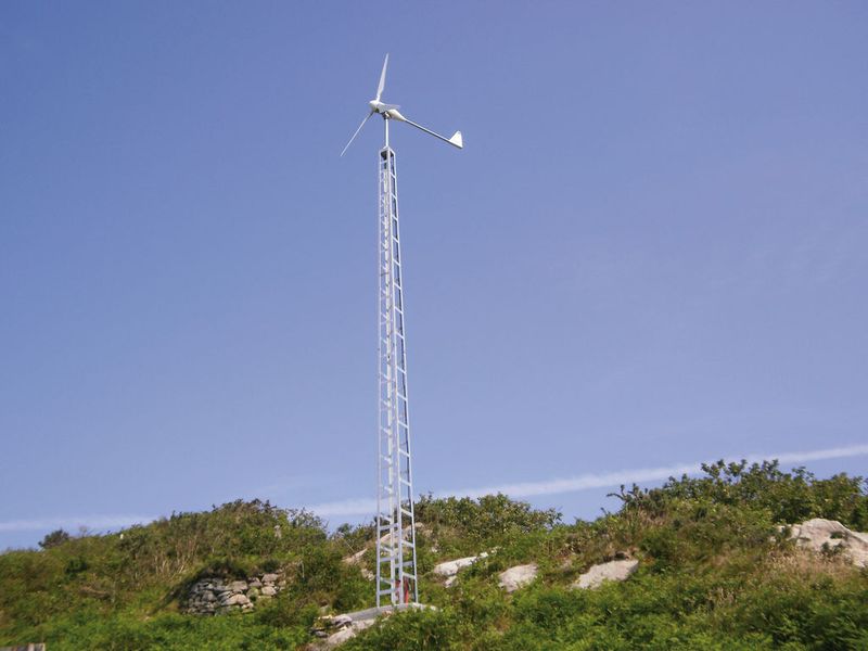 Kleine Windenergieanlagen bringen günstigen Strom in Regionen, die sonst kaum Zugang zu Elektrizität besitzen.  (Bild: Sieb & Meyer)