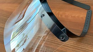 Das Niederösterreichische Unternehmen Mack fertigt jetzt diese bequem zu tragenden Schutzmasken gegen die Covid-19-Pandemie. Dabei setzt man auch auf Spritzgießmaschinen von Wittmann-Battenfeld, heißt es. (Wittmann-Battenfeld)