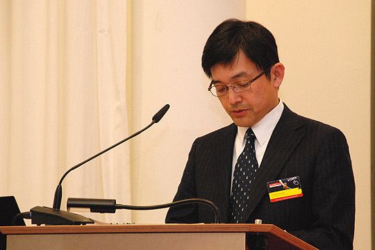 Toyota-Deutschland-Präsident Toshiaki Yasuda berichtete über den positiven Geschäftsverlauf des japanischen Herstellers im Fiskaljahr 201272013: Man erwarte 9,6 Millionen verkaufte Fahrzeuge weltweit und eine Steigerung des Gewinns um 30 Prozent. (Foto: Mauritz)