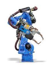 Ergänzt wird das Yaskawa-Roboter-Team durch eine neue Generation von Schweißzangen, die mit deutlich reduziertem Gewicht, für weitaus dynamischere Arbeitsabläufe sorgen, als es mit den üblichen Geräten möglich ist. (Yaskawa)