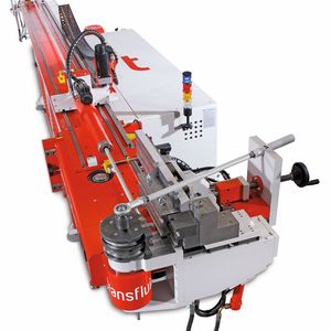 Fit für Industrie 4.0:  Die vollautomatische Dornbiegemaschine  DB 642 3A-CNC verarbeitet 3D-Daten in fast allen Formaten.(Bild:  Transfluid)