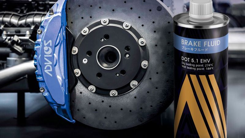 Die DOT-5.1-Bremsflüssigkeit von Advics eignet sich für sämtliche Motorisierungsarten und ist auch mit Modellen kompatibel, die auf DOT 3 bzw. DOT 4 ausgelegt sind. (Bild: Aisin)