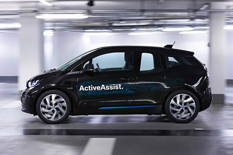 Vier Laserscanner erfassen die Umgebung und erkennen Hindernisse. (Foto: BMW)