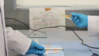 Feststoffbatterien helfen der E-Mobility! Im Projekt Alano befassen sich Industrie und Forschung unter der Koordination der BMW AG mit Lithium-Batterien der nächsten Generation, die Lithiummetall als Anodenmaterial und einen festen Elektrolyt nutzen. (HIU)