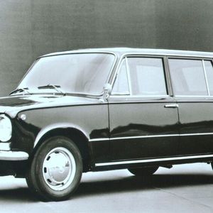Zusammen mit den Lizenznachbauten, darunter rund 17,3 Millionen Exemplare des bis 2014 gebauten Schiguli (Lada), ist der Fiat 124 mit einer Stückzahl von knapp 23 Millionen eine der meistproduzierten Automobilkonstruktionen. Neben der Limousine gab es auch den 124 Familiare. Er verfügte serienmäßig über vier Türen und eine weit aufschwingende Heckklappe.(Bild:  Fiat)