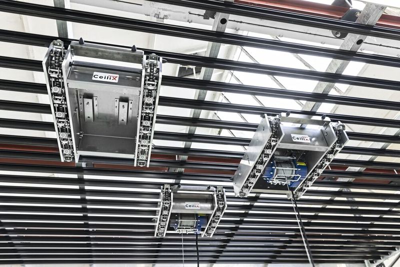 Die CeiliX Technologie ermöglicht omnidirektionales, freies Fahren an der Decke. (Bild: Ceilix)