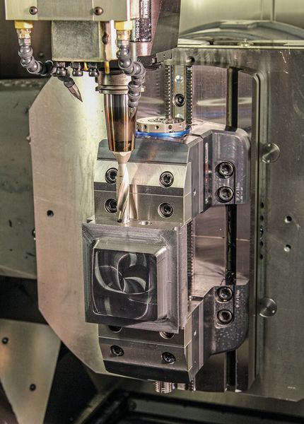 Centron 125-300 auf einer Hermle C30 - Stirnseitige Bohrung (Hochschule Luzern / Hemo)