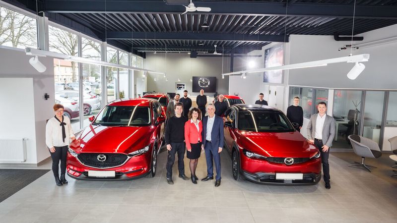 Das Team des Autohauses Marhenke. (Mazda)