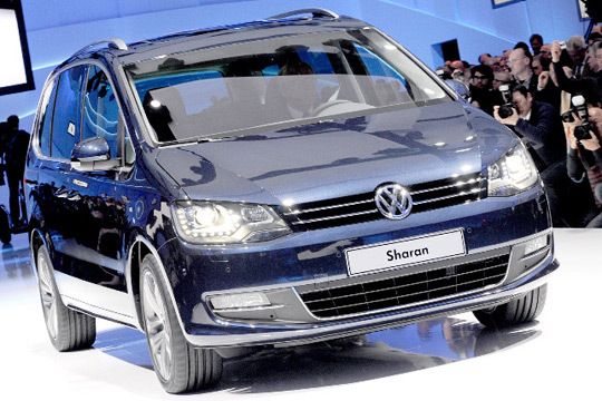 VW feiert Weltpremiere mit seinem neuen Sharan. Der 140 PS-starke 2.0 TDI ist mit 5,3 Litern auf 100 Kilometer der sparsamste seiner Klasse.  (Archiv: Vogel Business Media)
