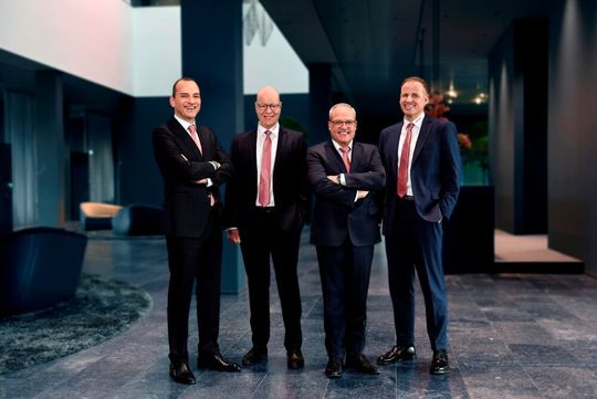 Stephan Gehrig (rechts) erweitert als neuer Geschäftsführer Vertrieb und Marketing die Geschäftsführung der Gemü Gruppe. v.l.n.r.: Gert Müller, CEO und Managing Partner der Gemü Gruppe, Stephan Müller, Chief Financial Officer (CFO), Matthias Fick, Chief Operating Officer (COO), Stephan Gehrig, Chief Sales and Marketing Officer (CSMO).(Bild:  Gemü)