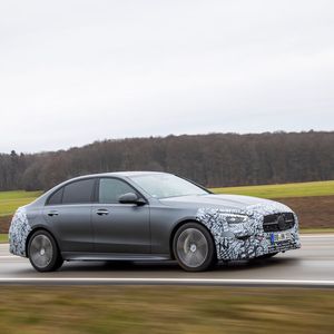 Als Diesel sind der C220d mit 200 PS und der C300d mit 265 PS erhältlich.(Bild:  Mercedes-Benz)