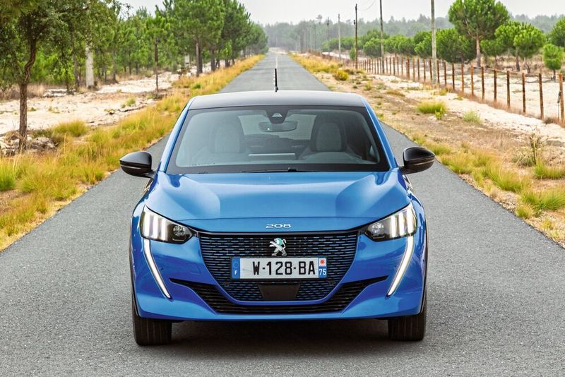 Der Peugeot E-208 kostet ab 30.450 Euro. (Peugeot)