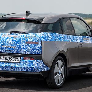 Wer sich mit dem Elektroauto ein bisschen beschäftigt hat, für den ist der Anblick nicht ganz neu. BMW hat die Vorfreude aufs elektrische Fahren in den vergangenen Jahren zelebriert.(Foto: BMW)