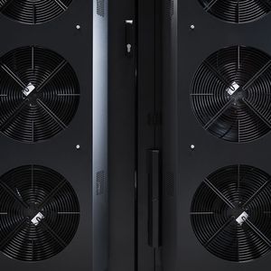 KI-Supercomputer von Phoeniqs in Uptown Basel in Arlesheim.(Bild:  Phoeniqs)