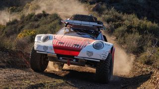 Mit dem Porsche 911 Altitude ging es zum Gipfel des Ojos Del Salado in der chilenischen Attacama-Wüste hinauf. (Bild: Porsche)