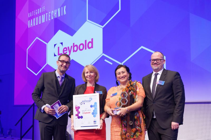 Impressionen von der LABORPRAXIS Meilenstein Gala und der Feier zum 40-jährigen Jubiläum am 30. November 2017 in Würzburg. Leybold ist der Gewinner der Meilenstein-Kategorie Vakuumtechnik. (Bild: Andreas Burkhardt/LABORPRAXIS)