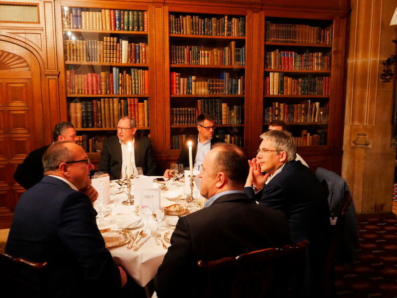 Bei gutem Essen und erlesenen Weinen… (Vogel IT-Akademie)