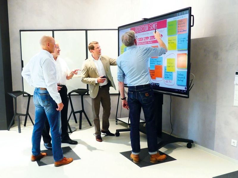 Im Discovery Workshop identifizieren Unternehmensvertreter Hürden in ihrem Unternehmen und erarbeiten konkrete Lösungswege. (Bild: Cideon)