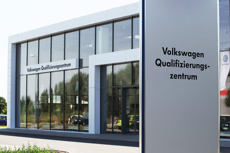 Das neue Trainingszentrum im bayerischen Freisíng bietet technische Qualifizierungen und IT-Schulungen für Mitarbeiter aus der VW-Handelsorganisation. (Foto: VW)