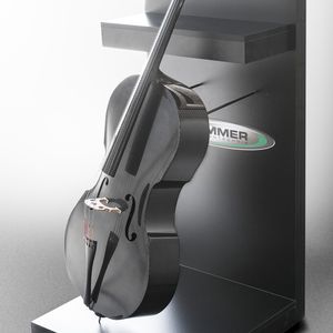 Die Vorteile liegen auf der Hand: Musikinstrumente aus Kohlenstofffasern bieten Witterungsunempfindlichkeit, Ermüdungsfreiheit und Resonanzfähigkeit.