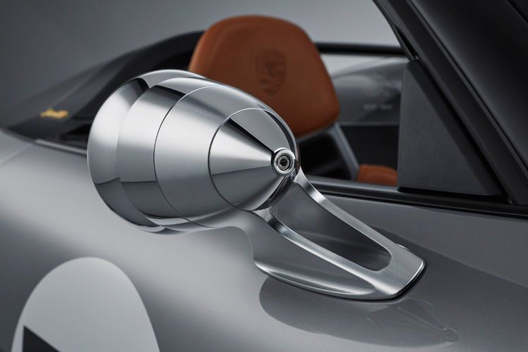 Die Außenspiegel haben die klassische „Talbot“-Form. (Bild: Porsche)