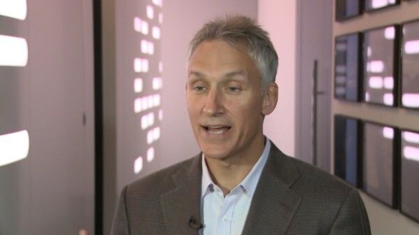 Chris Weber: „Wir sind in der Lage, die enormen Energien von Blitzentladungen so zu kontrollieren, dass sich Akkus damit laden lassen.” (Bild: TDHVL)