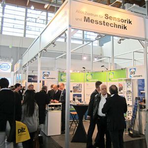 Der AMA-Verband präsentiert das Kompetenzzentrum für Sensorik und Messtechnik vom 13.-17.4.2015 auf der Hannover Messe. 23 Austeller zeigen unter dem Dach der Industrial Automation neue Produkte und Lösungsansätze aus der Sensorik, der Messtechnik und der Automation vor.(Bild:  AMA)