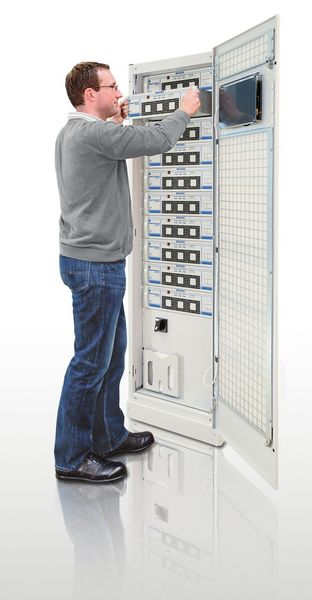 Abbildung 11: Die Systeme der Reihe Enertronic sind modulare USV. Die Module können im laufenden Betrieb entfernt oder hinzugefügt werden. (Benning)