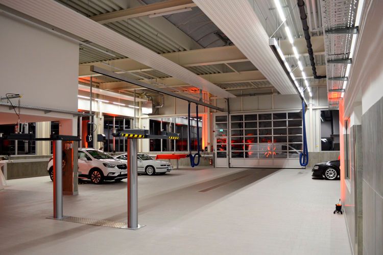 Der Servicebereich wird erst in der kommenden Woche fertig ausgestattet. (Bild: Rehberg / »kfz-betrieb«)