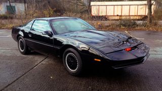 Vom 80er-Jahre-Kultauto K.I.T.T. aus der Serie Knight Rider gab es mehrere Exemplare - und jede Menge Nachbauten, wie auf diesem Foto. (Bild: K.I.T.T. Nachbau aus Deutschland / MovienerdDeluxe / CC BY-SA 4.0)