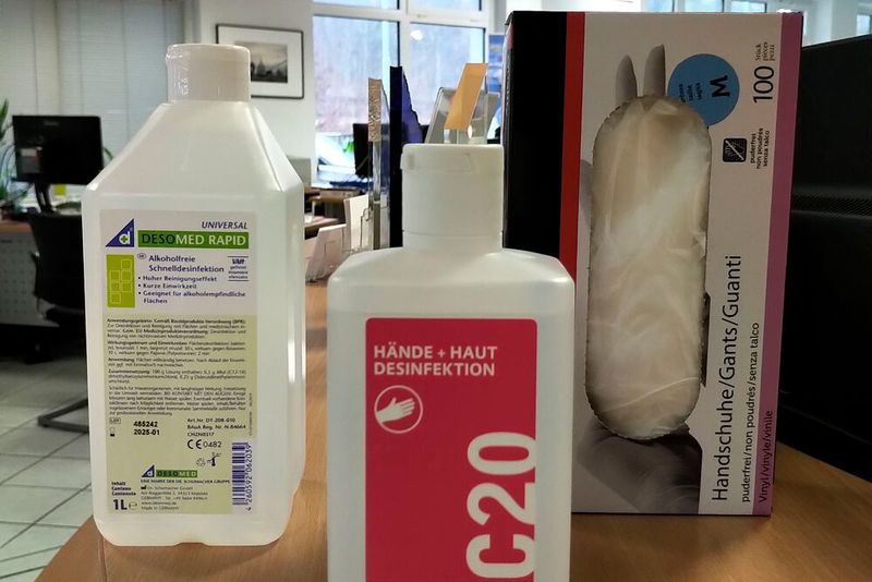 Auch ohne Desinfektionsmittel geht es nicht.  (Bild: Autohaus Liliensiek)