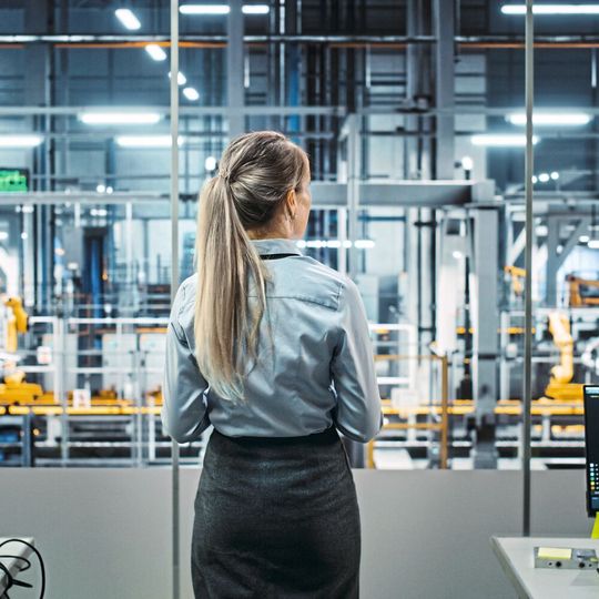 Der Gender Intelligence Report von Advance zeigt, dass die «gläserne Decke» für Frauen nirgends dünner ist als in der Industrie. Der Gender Intelligence Report von Advance zeigt, dass die «gläserne Decke» für Frauen nirgends dünner ist als in der Industrie.