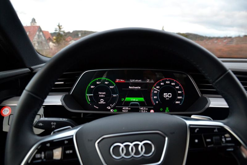 Nur gut, dass wir noch ausreichend Reichweite und … (Bild: Michel/»kfz-betrieb«)