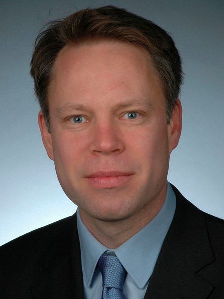 Moritz von Plate, Cassantec AG: „Skynet ist eine Chimäre, von der wir weit entfernt sind. Der Mensch wird in der Produktion auf absehbare Zeit nicht zu ersetzen sein.“ (Bild: Cassantec)